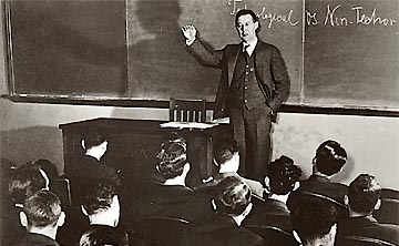 Питирим на  лекции в Emerson зале Гарвардского университета, 1940 год