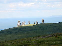 Вид на хребет Маньпупунёр. Автор: Дмитрий Пермикин